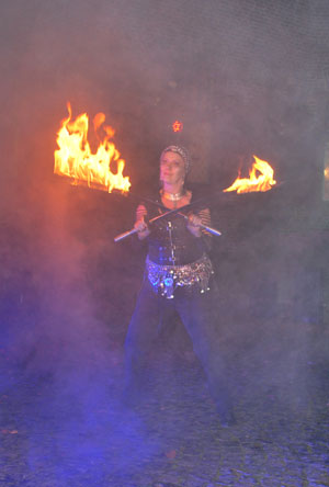 Bubenheimer Spieleland Halloween 2015 Feuershow Feuersäbel Hildegard Wirtz